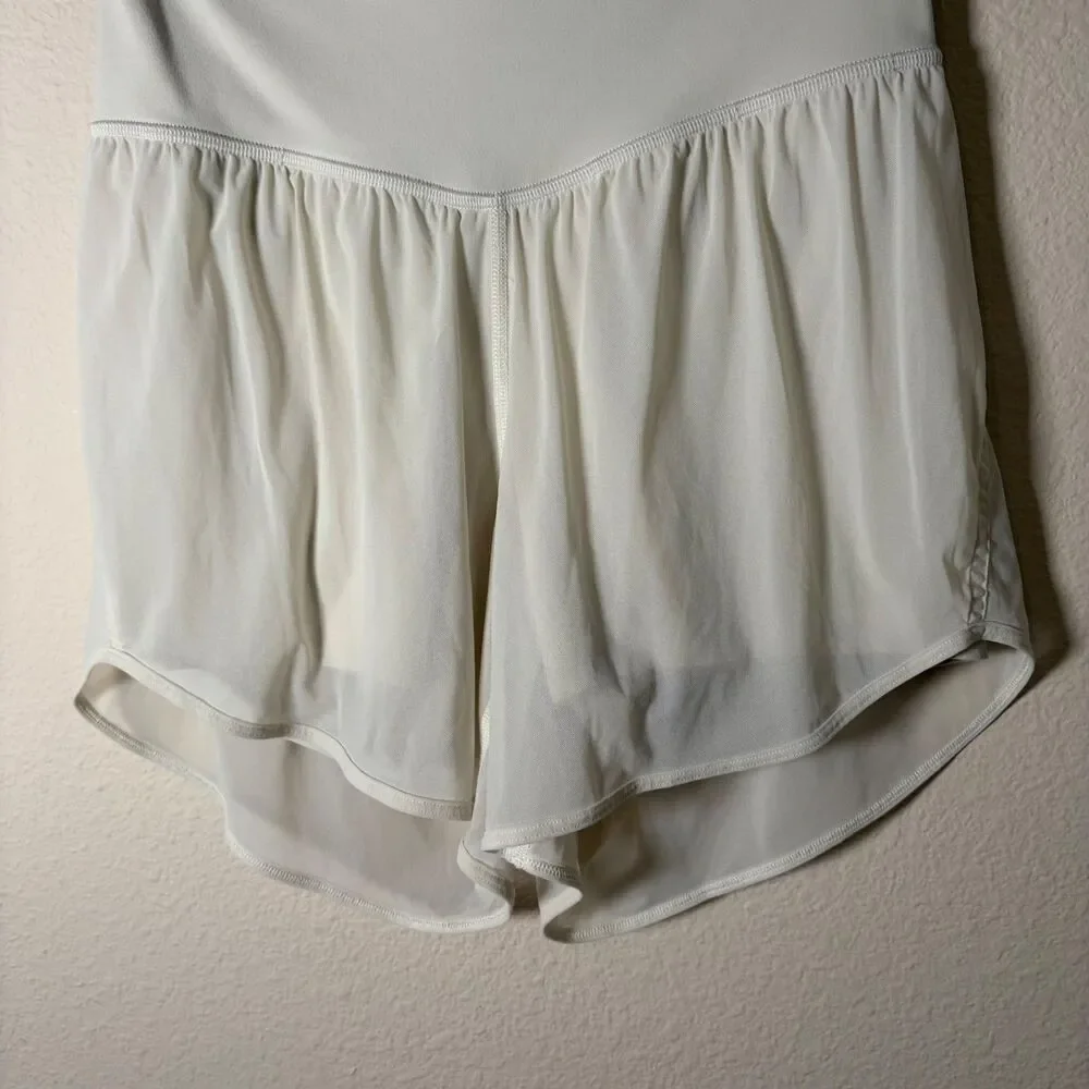 Athleta Shorts Women's 6 Ivory Beige Nulu And Mesh Lined Athletic Active Flowy